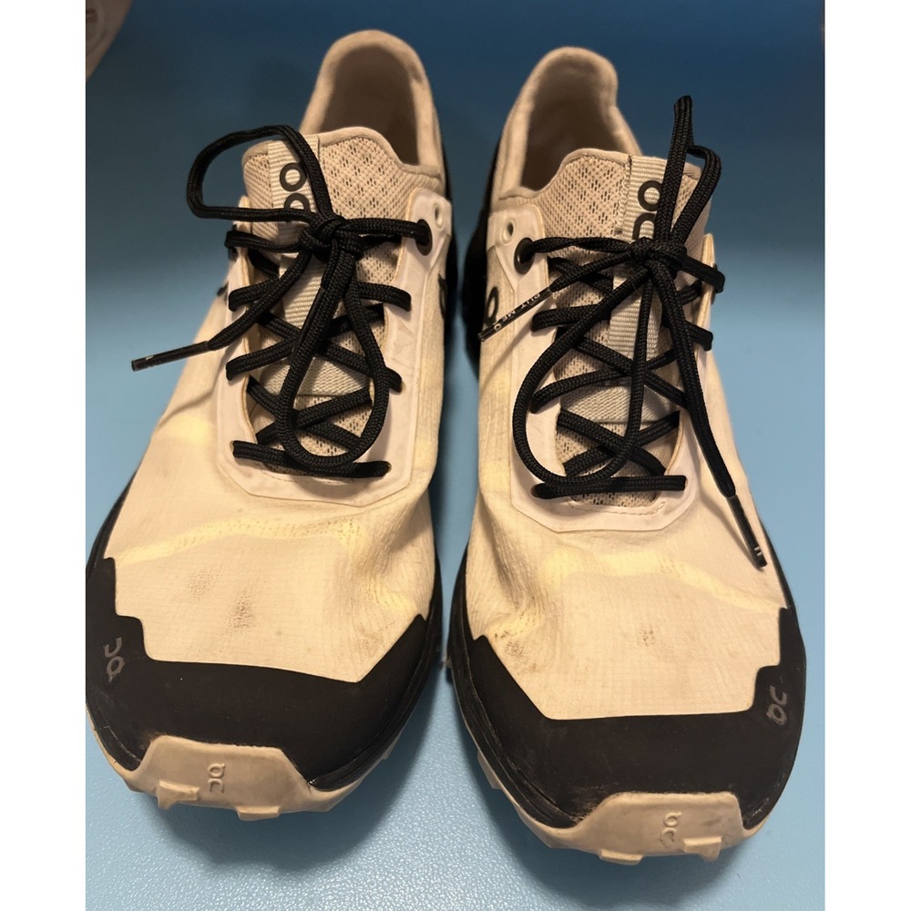 On Cloud venture Peak Womens Shoes Size 5 White Black Running Walking Trail
